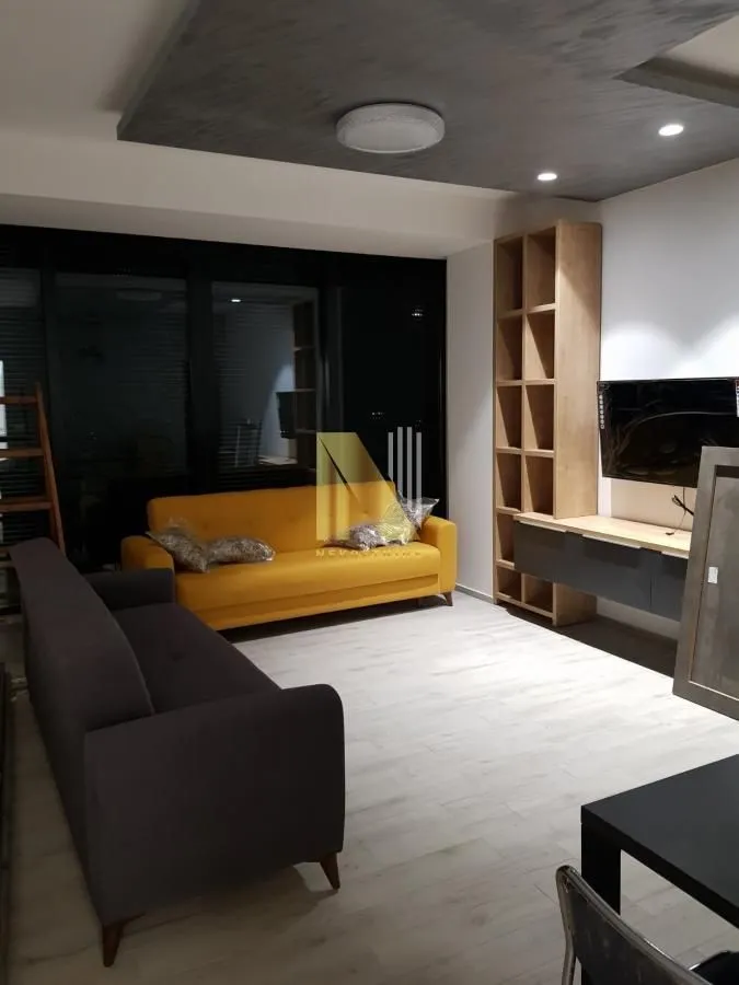 Izdavanje, trosoban stan, 80m², Stari grad, Novi Sad