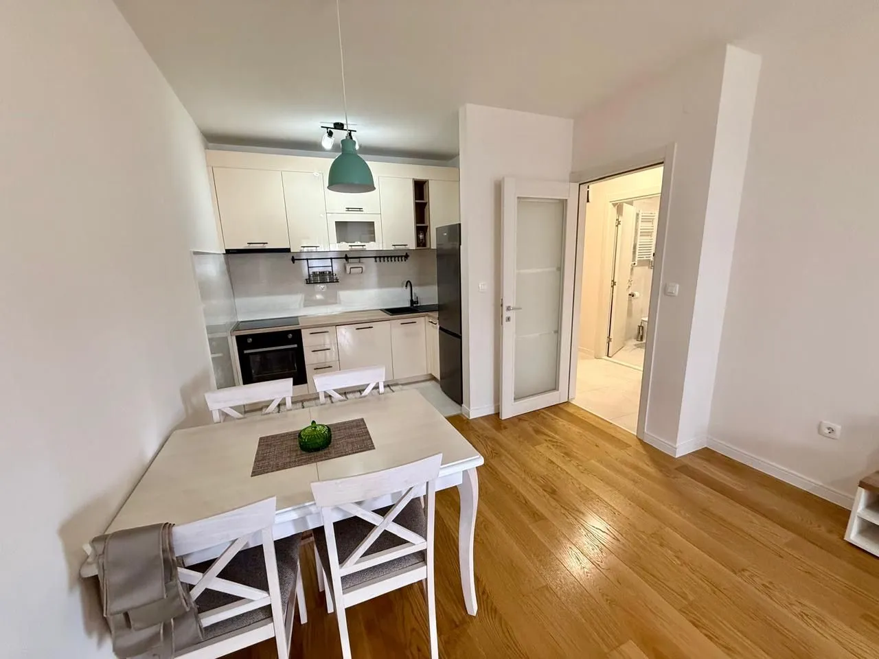 Izdavanje, jednosoban stan, 50m², Central Point, Podgorica