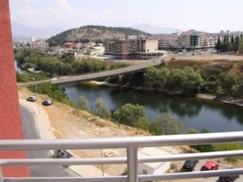 Izdavanje, jednosoban stan, 98m², City Kvart, Podgorica - image 4