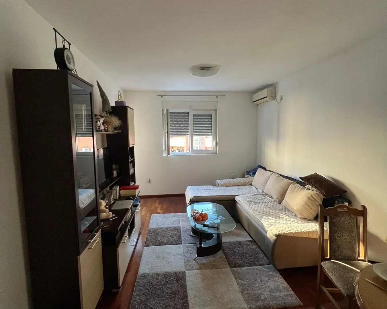 Izdavanje, jednosoban stan, 46m², Stari Aerodrom, Podgorica