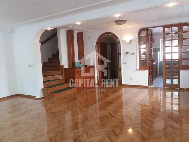 Izdavanje, poslovni prostor, 210m², Savski Venac, Beograd