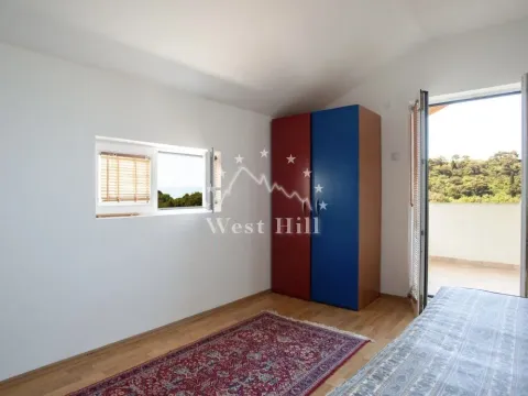 Sale, one bedroom apartment, 69m², Petrovac, Budva - image 3