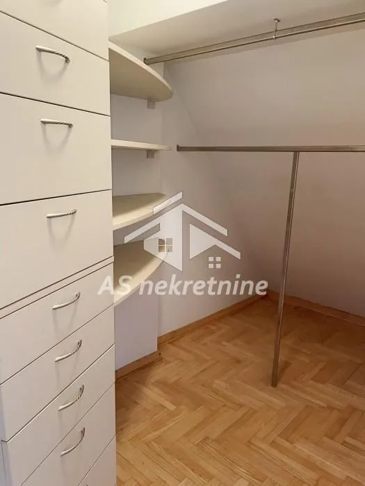 Izdavanje, stan, 207m², Kalenić Pijaca, Vračar Sve Podlokacije