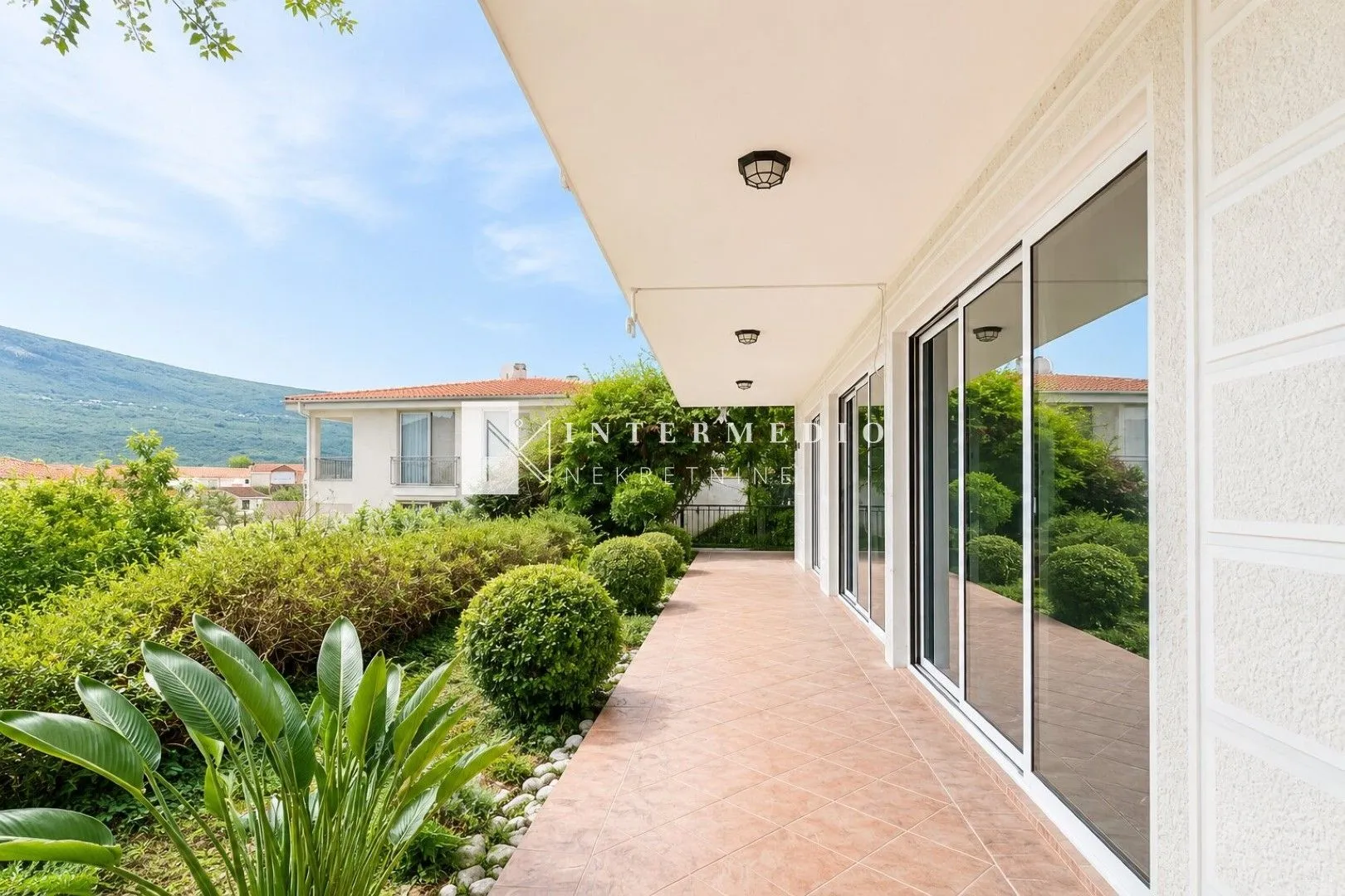 Prodaja, trosoban stan, 130m², Đenovići, Herceg Novi