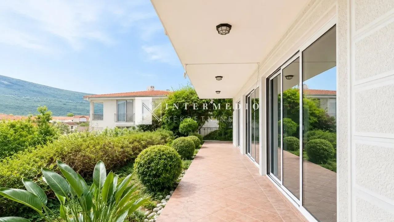 Sale, three bedroom apartment, 130m², Đenovići, Herceg Novi