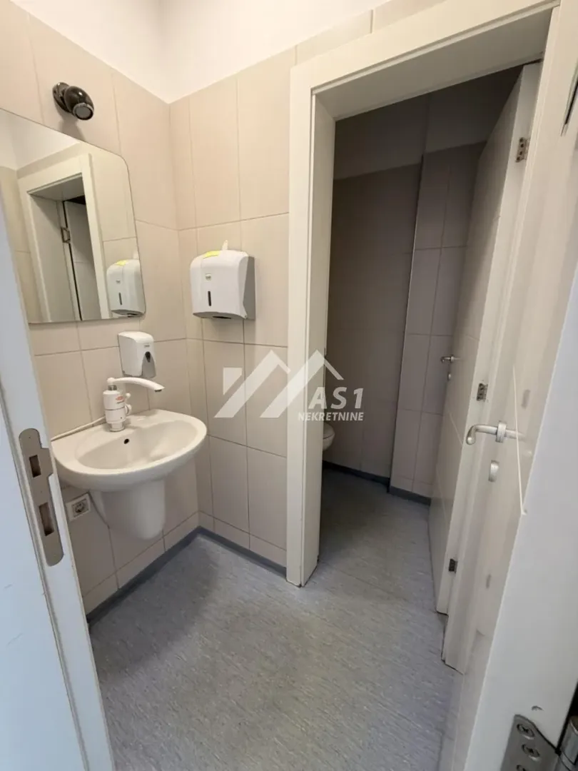 Rent, office space, 150m², Socijalno, Novi Sad Sve Podlokacije