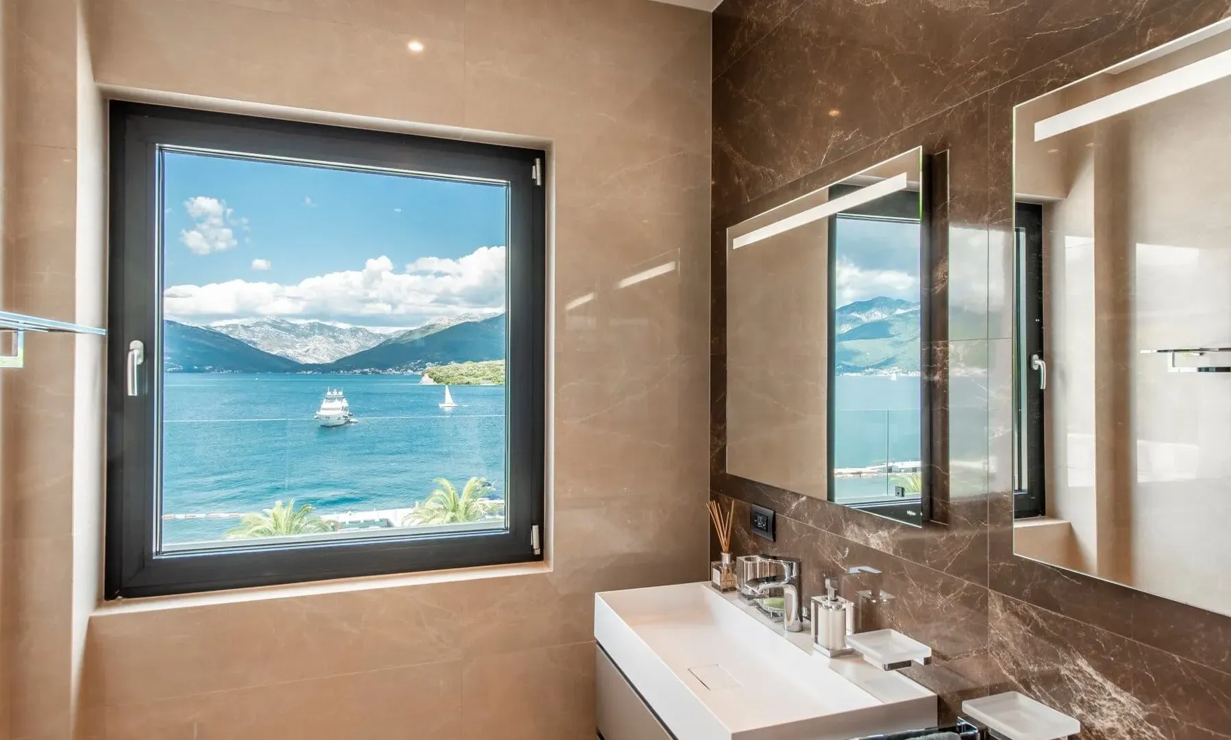 Sale, four bedroom apartment, 500m², Đuraševići, Tivat