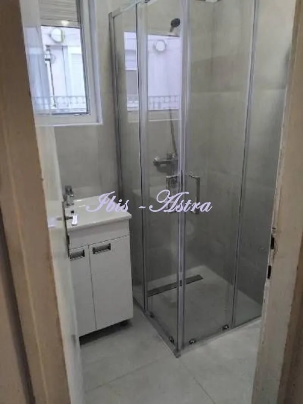 Izdavanje, trosoban stan, 68m², Novi Beograd Blok 1 Fontana, Novi Beograd Sve Podlokacije