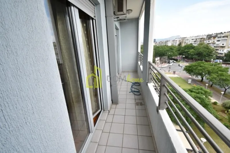 Izdavanje, trosoban stan, 117m², Preko Morače, Podgorica