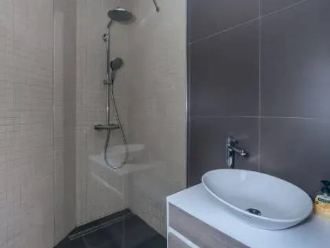 Rent, three bedroom apartment, 72m², Pržno, Budva - image 17