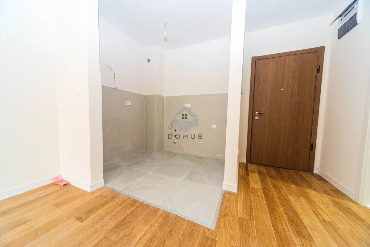 Izdavanje, poslovni prostor, 43m², Central Point, Podgorica