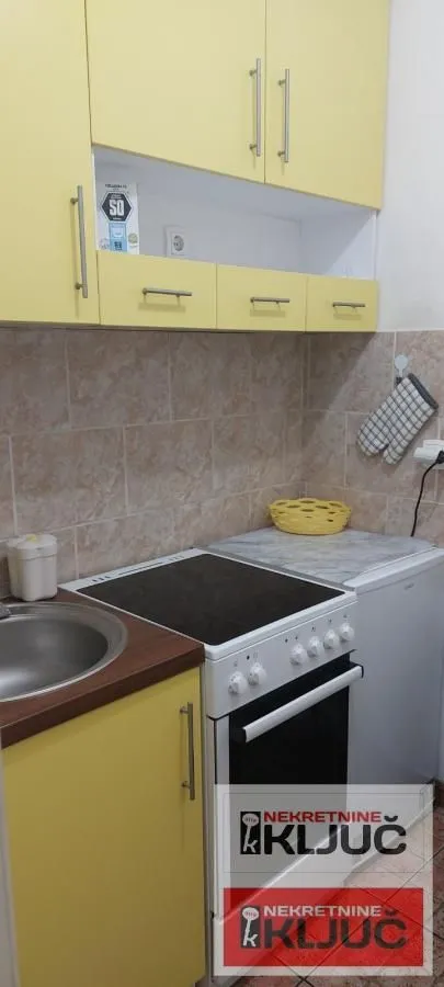 Izdavanje, jednosoban stan, 27m², Adamovićevo Naselje, Novi Sad Sve Podlokacije