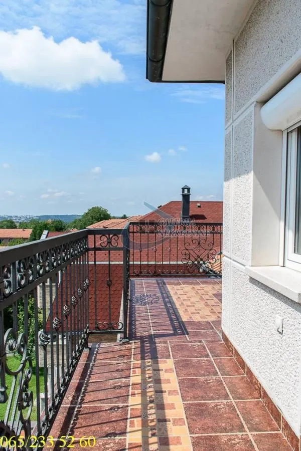 Prodaja, četvorosoban stan, 99m², Farmaceutski Fakultet, Voždovac Sve Podlokacije
