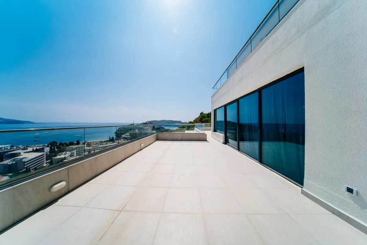 Prodaja, trosoban stan, 234m², Bečići, Budva