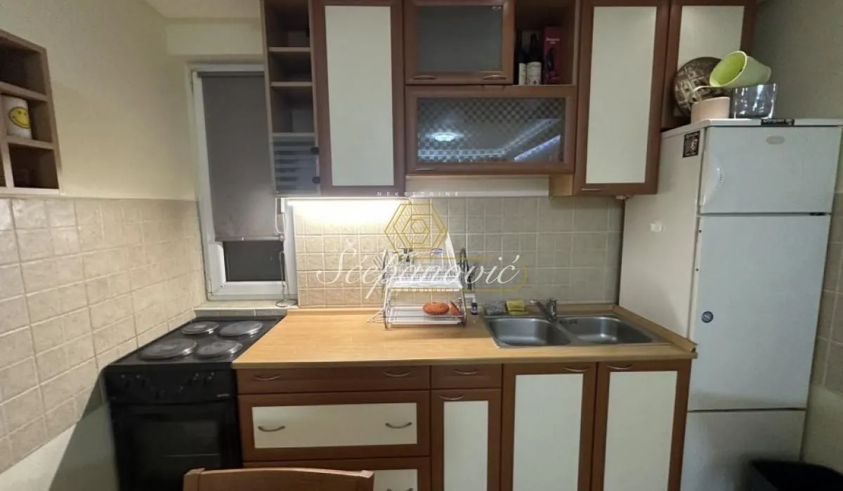 Izdavanje, dvosoban stan, 43m², Bulevar Oslobodjenja, Novi Sad Sve Podlokacije