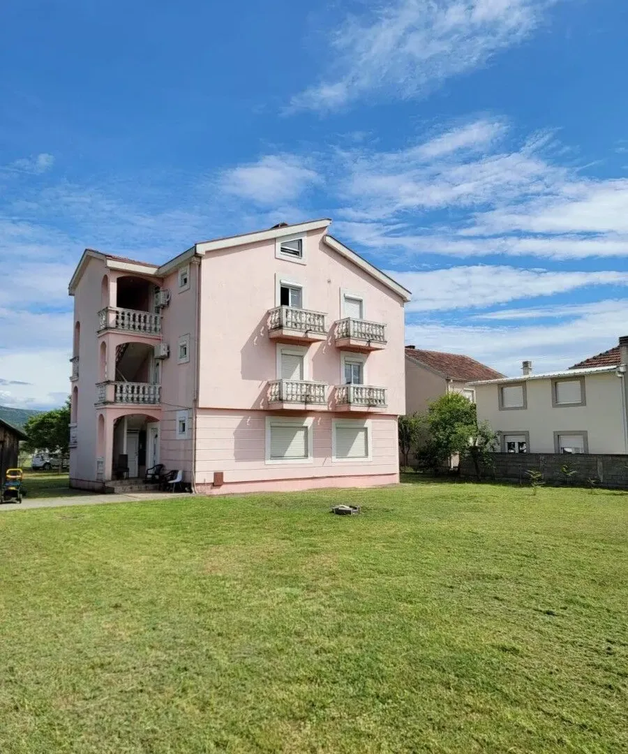 Rent, house, 130m², Zlatica, Podgorica