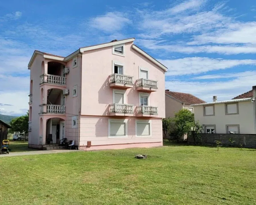 Rent, house, 130m², Zlatica, Podgorica