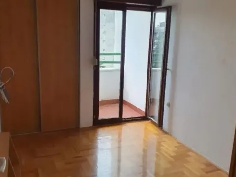 Sale, three bedroom apartment, 105m², Blok 6, Podgorica - image 9