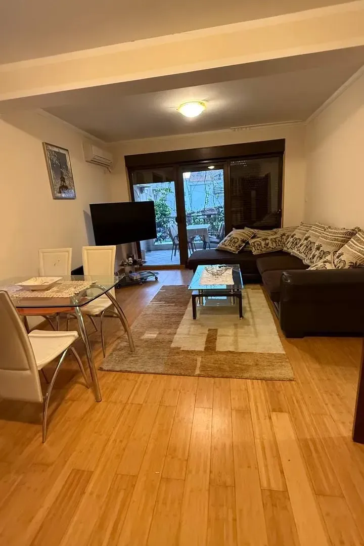 Izdavanje, dvosoban stan, 68m², Podmaine, Budva