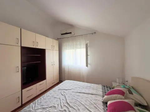 Izdavanje, kuća, 120m², Tološi, Podgorica - image 9