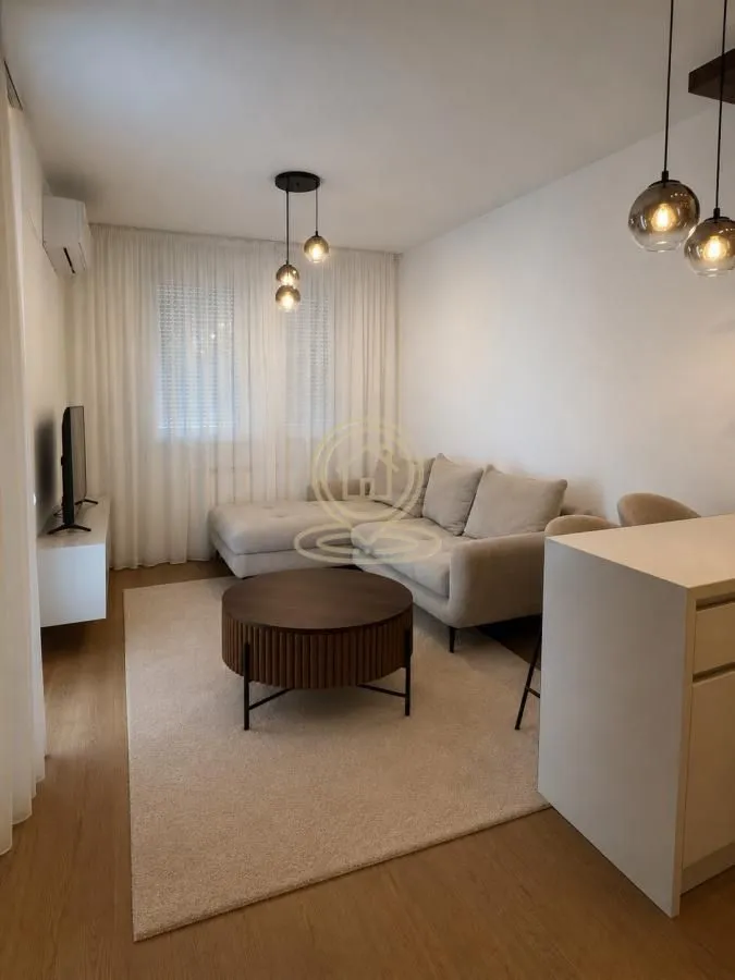 Izdavanje, jednosoban stan, 41m², Rotkvarija, Novi Sad Sve Podlokacije