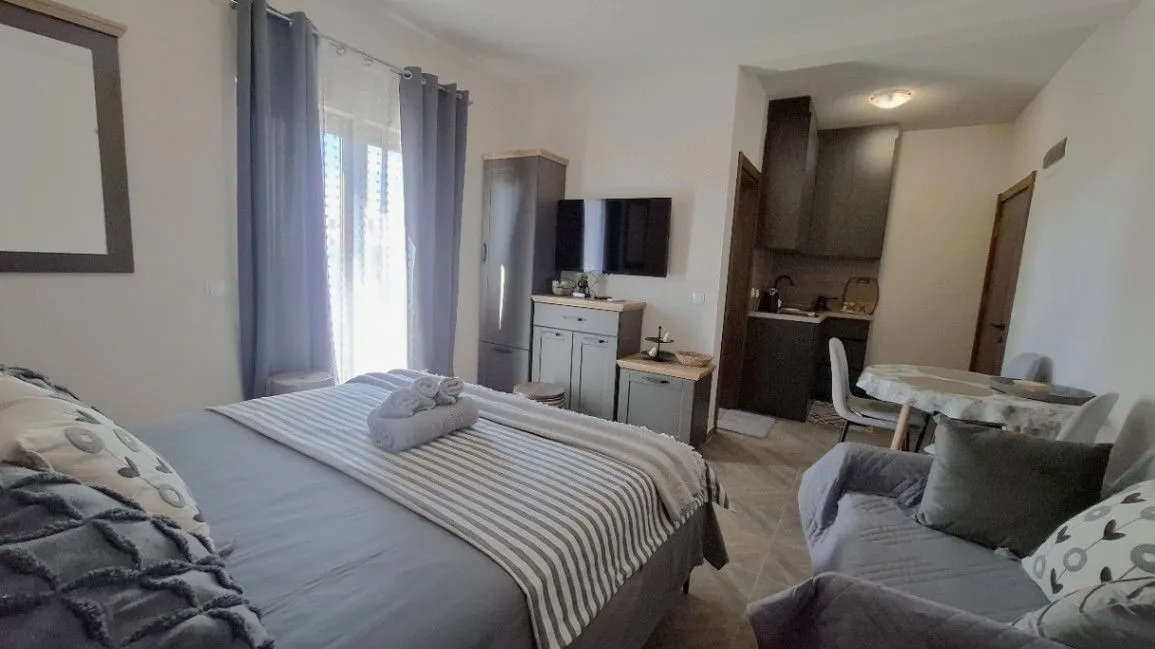 Izdavanje, garsonjera, 25m², Ilino, Bar