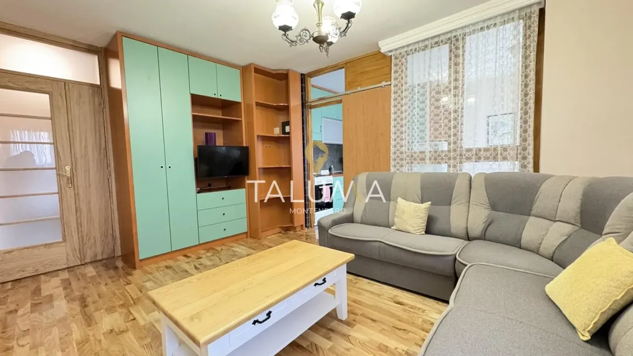 Izdavanje, jednosoban stan, 50m², Blok 5, Podgorica