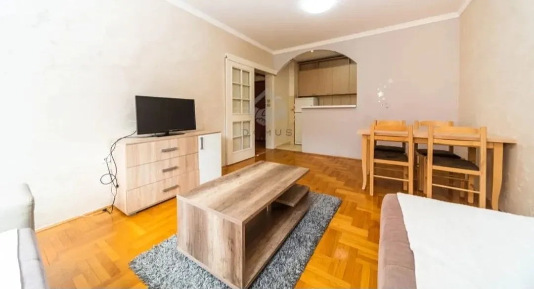 Izdavanje, jednosoban stan, 44m², Stari Aerodrom, Podgorica