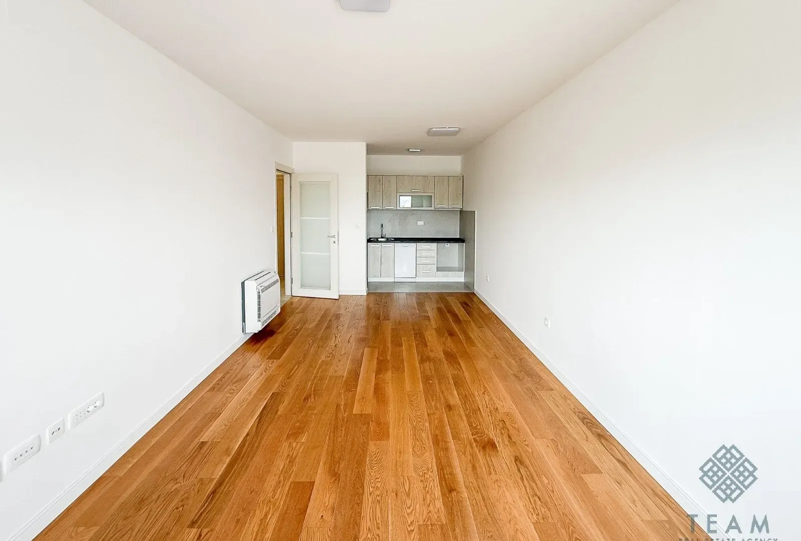 Rent, office space, 69m², Central Point, Podgorica