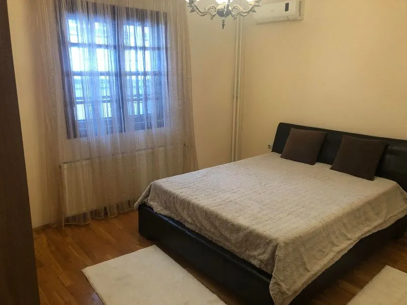 Izdavanje, kuća, 330m², Savski Venac, Beograd
