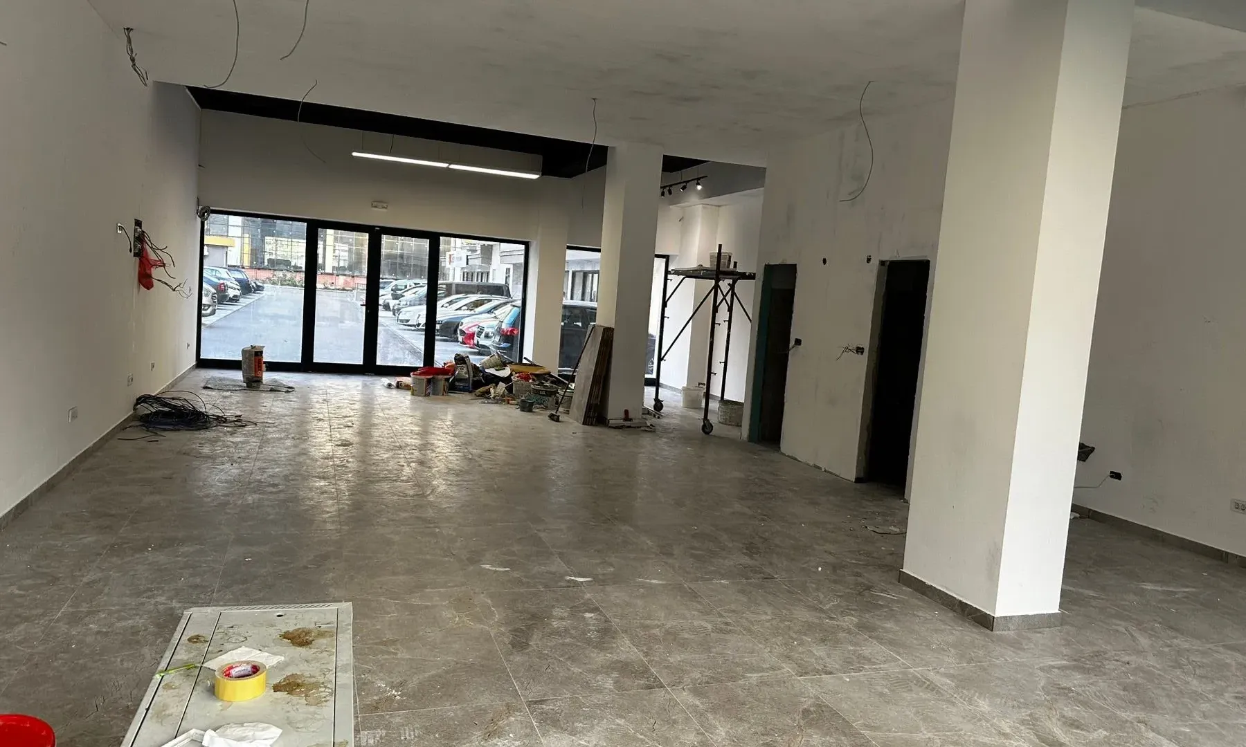 Izdavanje, poslovni prostor, 117m², Pobrežje, Podgorica