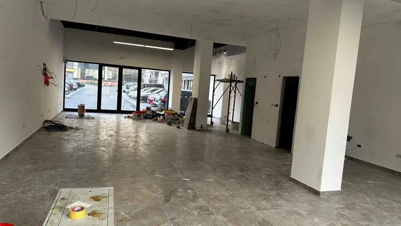 Izdavanje, poslovni prostor, 117m², Pobrežje, Podgorica