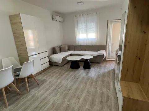 Izdavanje, garsonjera, 25m², Šušanj, Bar - image 3