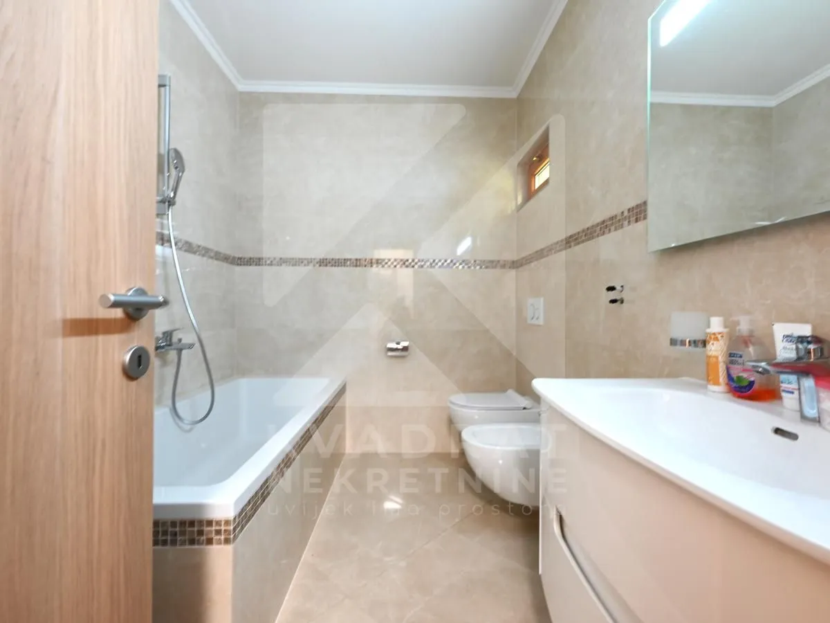 Sale, house, 200m², Rogami, Podgorica