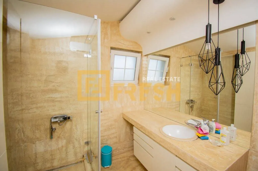 Rent, house, 320m², Gornja Gorica, Podgorica