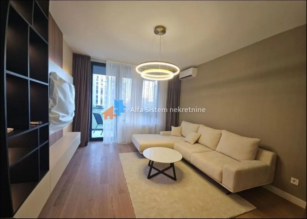 Izdavanje, trosoban stan, 73m², Savski Venac, Beograd