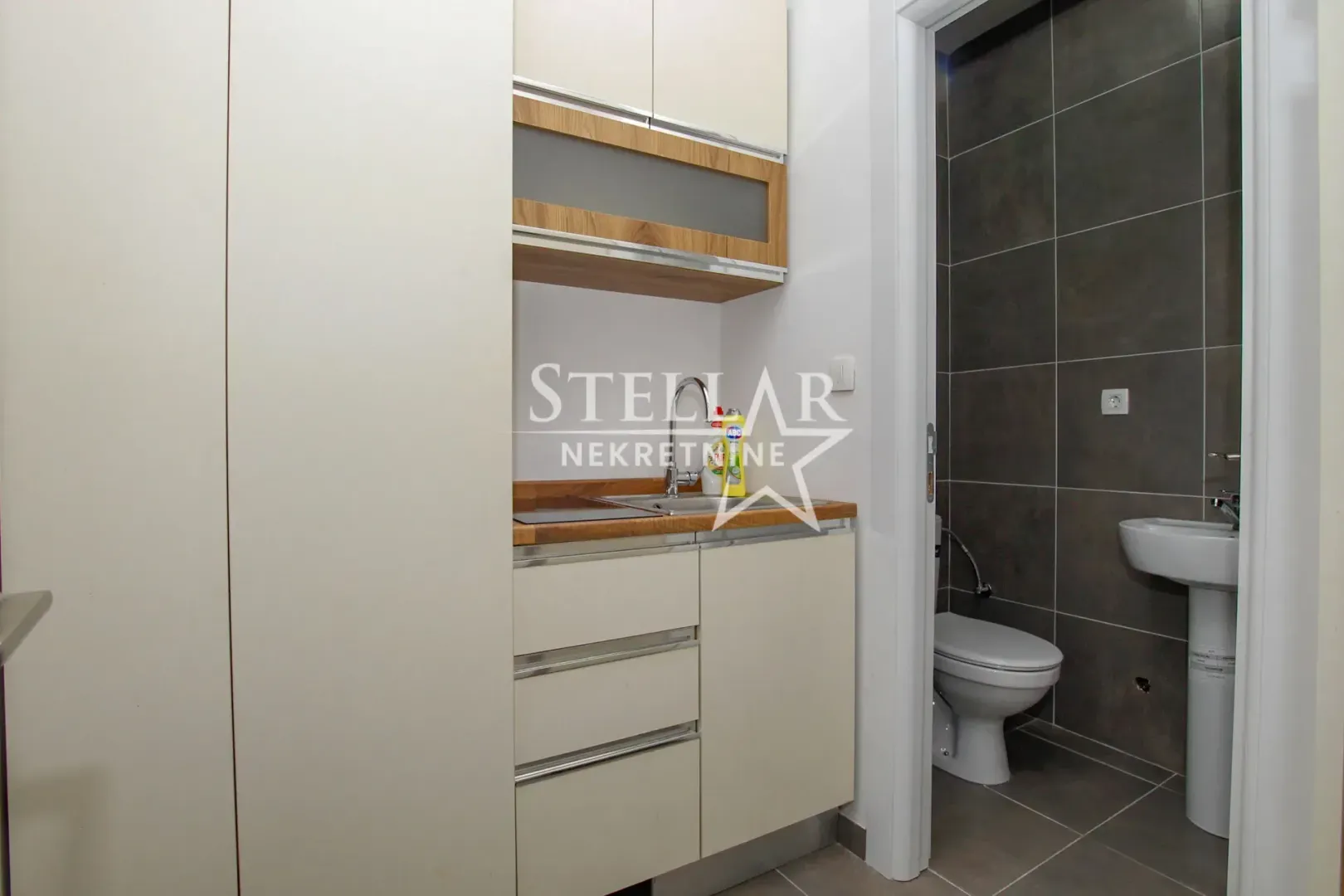 Rent, office space, 54m², Central Point, Podgorica
