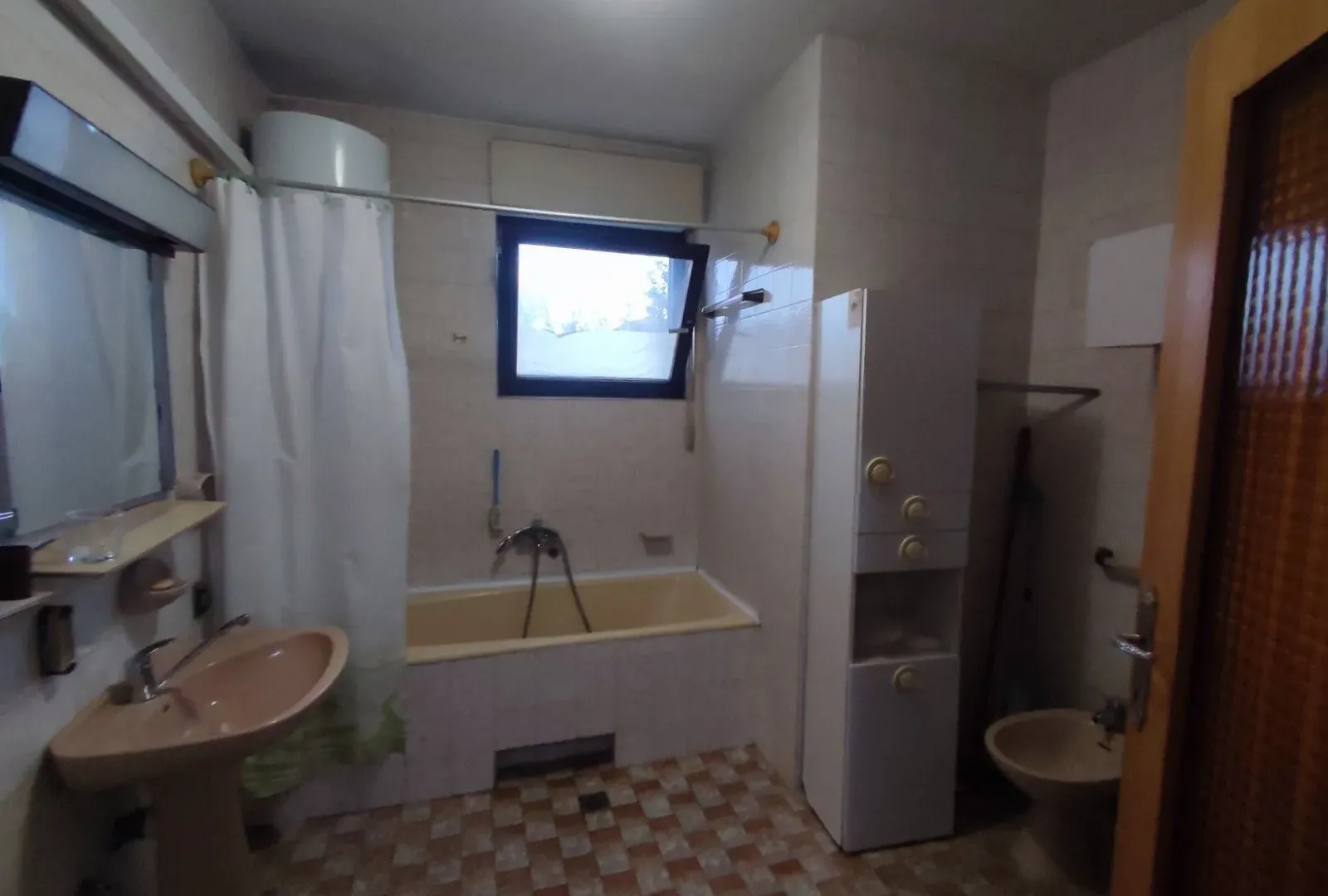 Rent, house, 200m², Zagorič, Podgorica