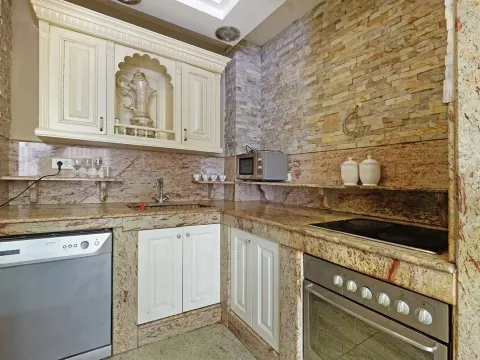 Izdavanje, četvorosoban stan, 200m², Vračar Hram, Vračar Sve Podlokacije - image 5