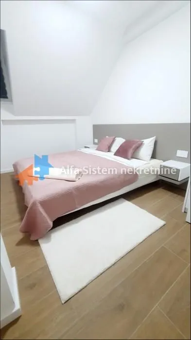 Izdavanje, trosoban stan, 74m², Stari Grad, Beograd