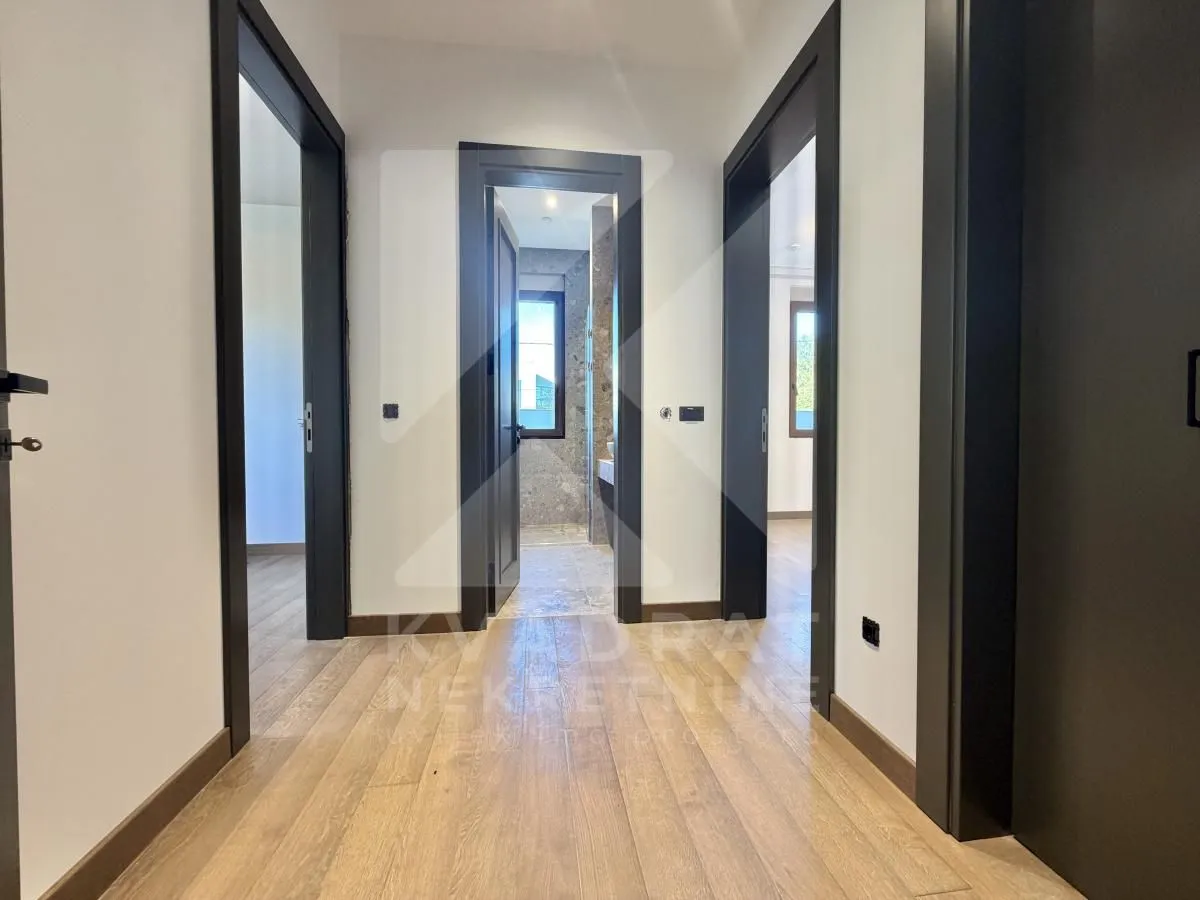 Rent, house, 200m², Gornja Gorica, Podgorica