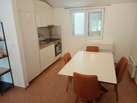 Izdavanje, dvosoban stan, 72m², Kalimanj, Tivat - image 4