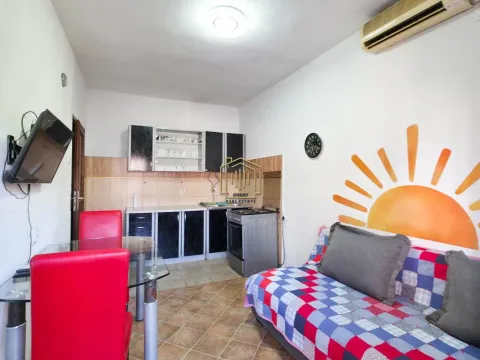 Izdavanje, jednosoban stan, 40m², Gorica C, Podgorica