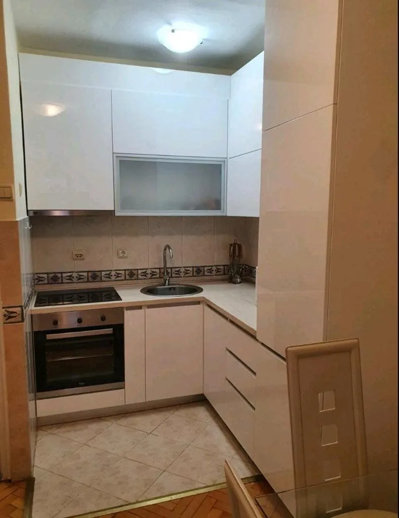 Izdavanje, jednosoban stan, 56m², Centar, Podgorica