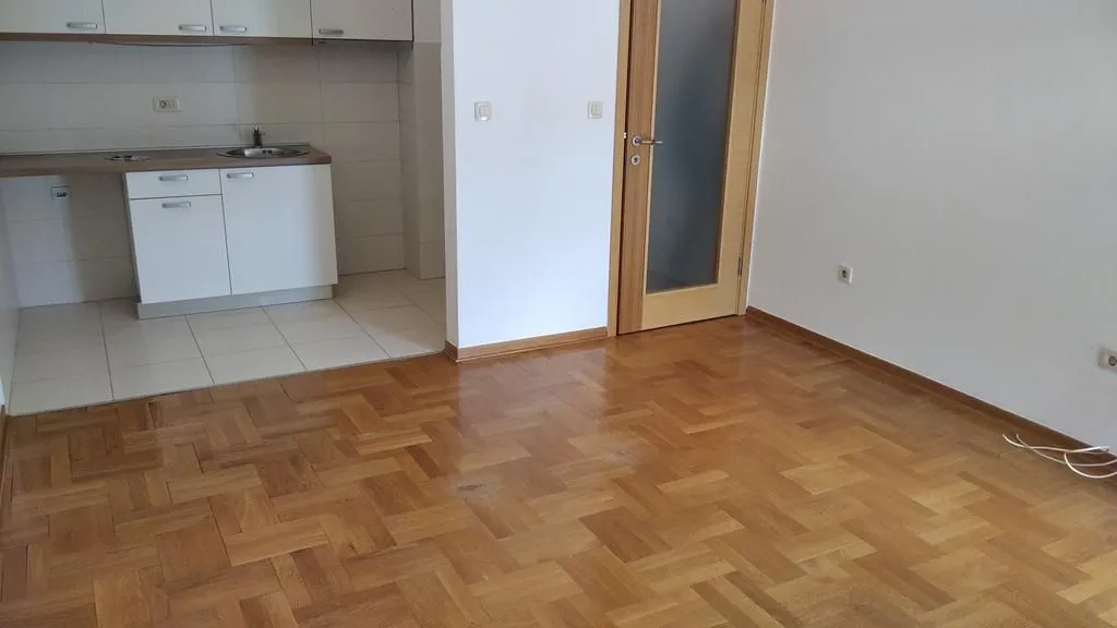 Izdavanje, jednosoban stan, 47m², Stari Aerodrom, Podgorica