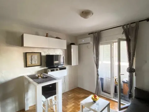 Izdavanje, stan, 25m², Krivi Most, Podgorica - image 5