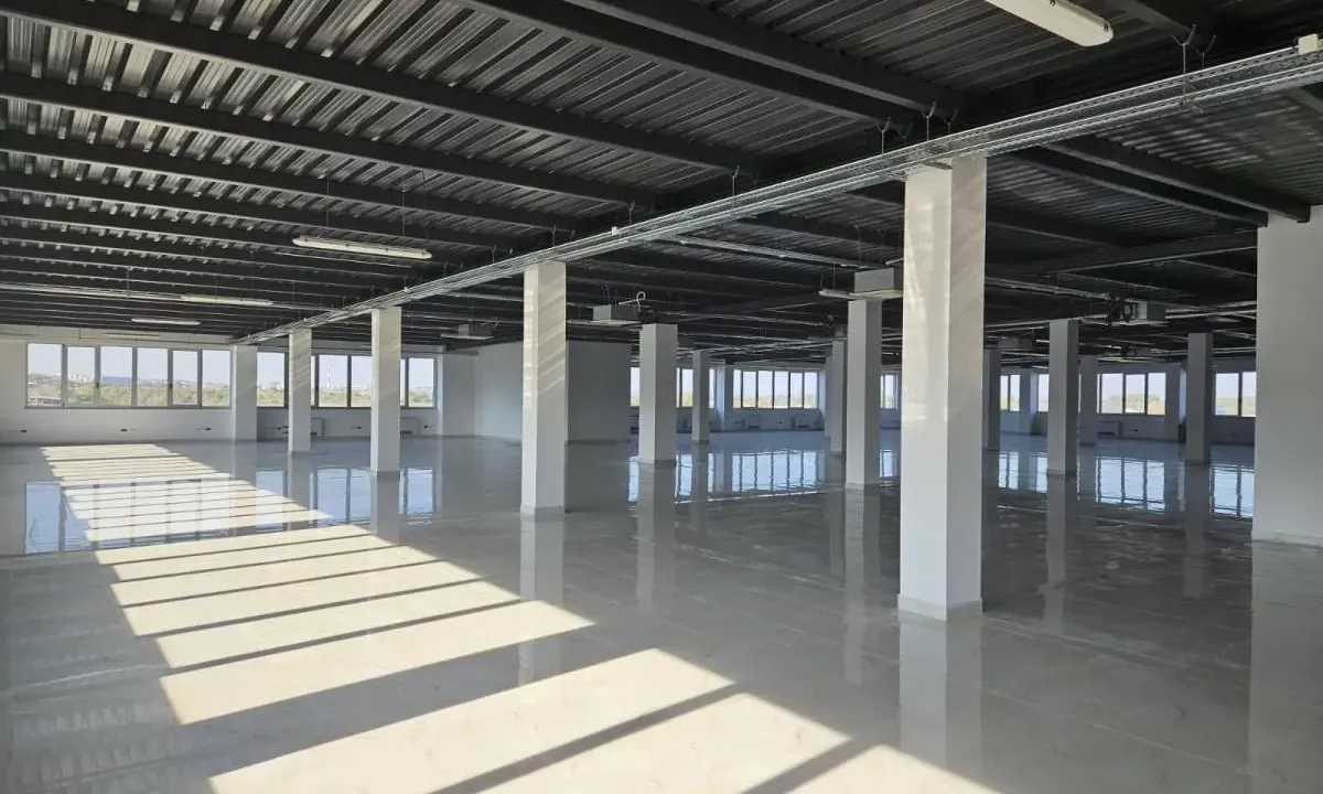 Izdavanje, poslovni prostor, 1400m², Karaburma, Palilula Sve Podlokacije