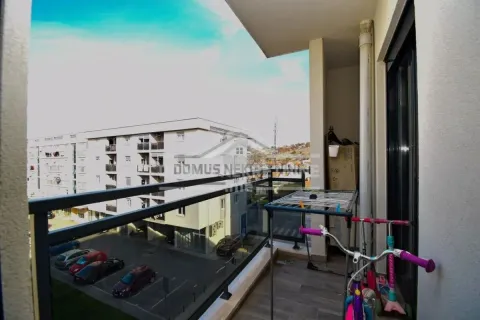 Izdavanje, trosoban stan, 95m², Dalmatinska ulica, Podgorica - image 11