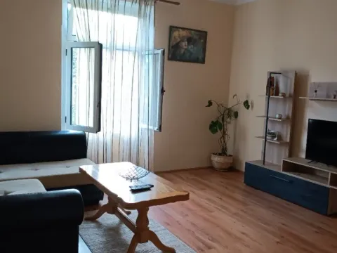 Izdavanje, stan, 80m2, Centar, Tivat Izdavanje, stan, 80m2, Centar, Tivat