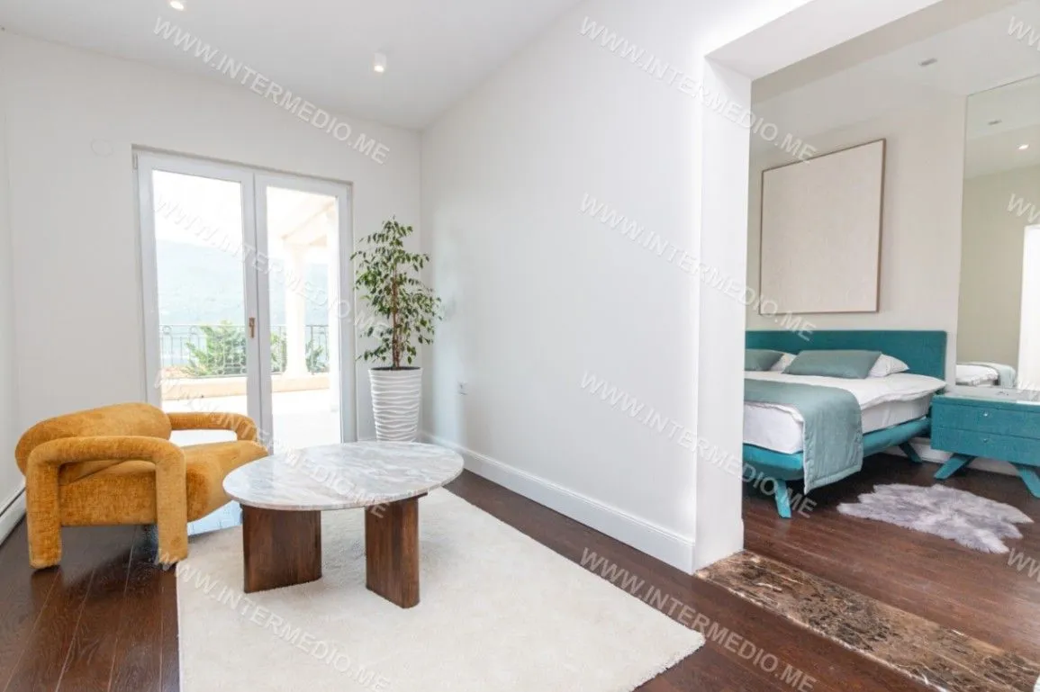 Prodaja, dvosoban stan, 180m², Đenovići, Herceg Novi
